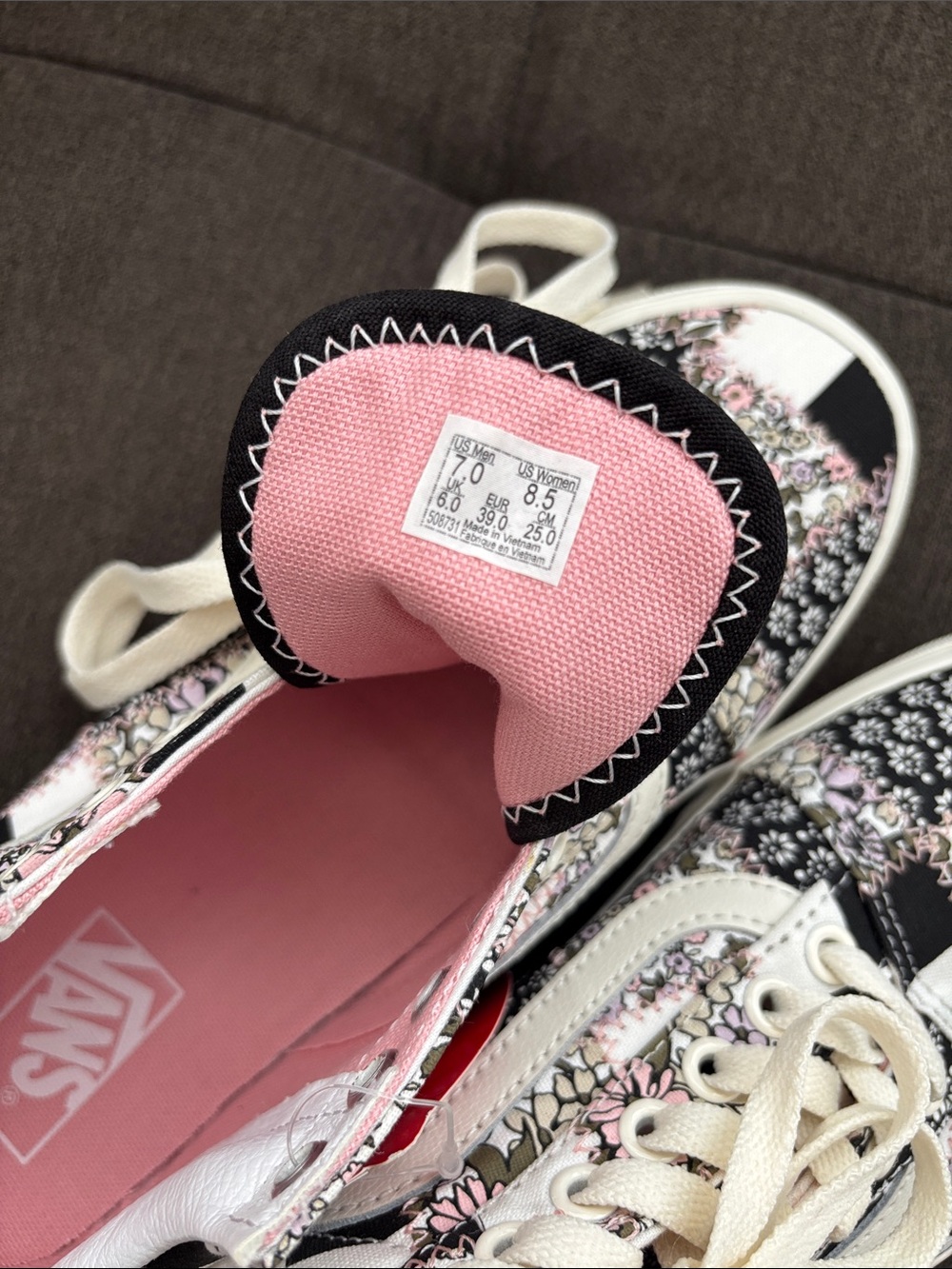 Vans Women's Floral Patchwork Old Skool Sneakers - Black/Pink/Cream - Picture 7 of 7